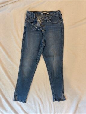Levi’s 721 high rise skinny ankle.  30